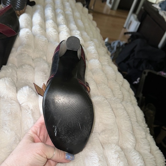 Vintage size 7 Steve Madden burgundy/ black Mary Jane double strap. adjustable - Picture 3 of 5